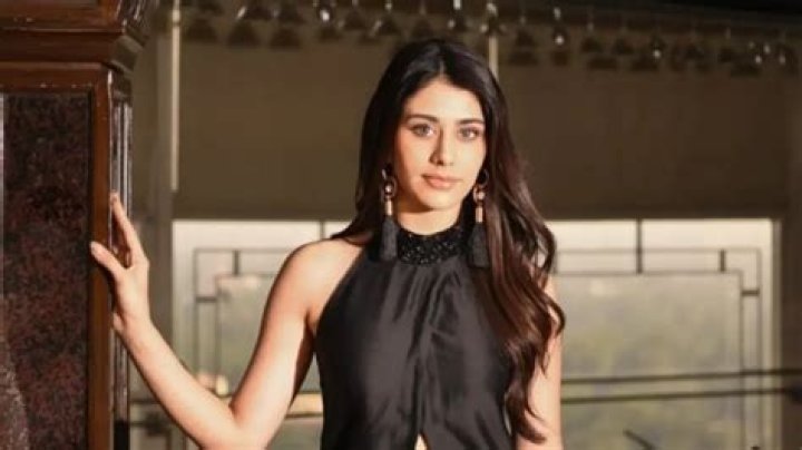 
Aamir Liaquat Hussain Height, Weight, Net Worth, Age, Birthday, Wikipedia, Who, Nationality, Biography 