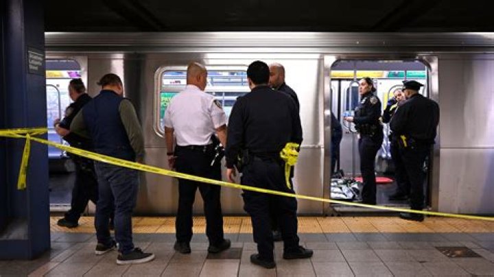 
Aspiring Model Is Stabbed to Death by Her Roommate at N.Y.C. Women’s Shelter, Police Say 