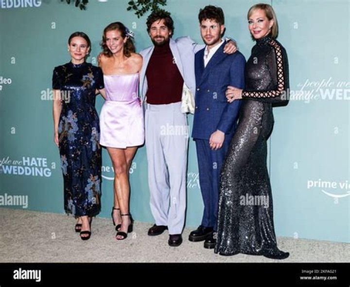 
Is Dustin Milligan Gay? Age, Height, Net Worth 