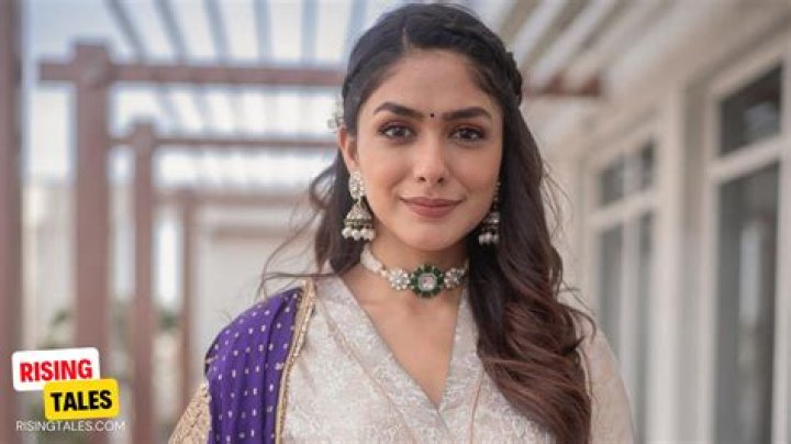 
Monali Thakur Height, Weight, Net Worth, Age, Birthday, Wikipedia, Who, Nationality, Biography 