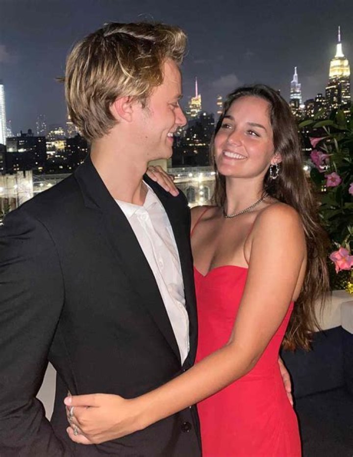 Who Is Luke Bracey’s Girlfriend In 2022? Relationship & Dating Life
